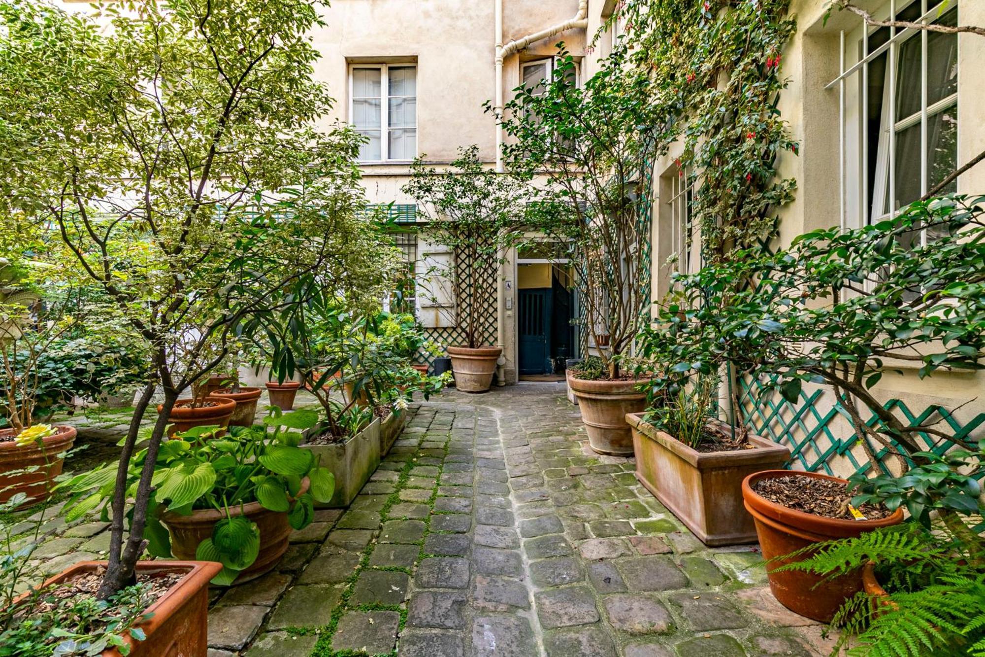 Design And Quiet On Wooded Courtyard ! * Parigi